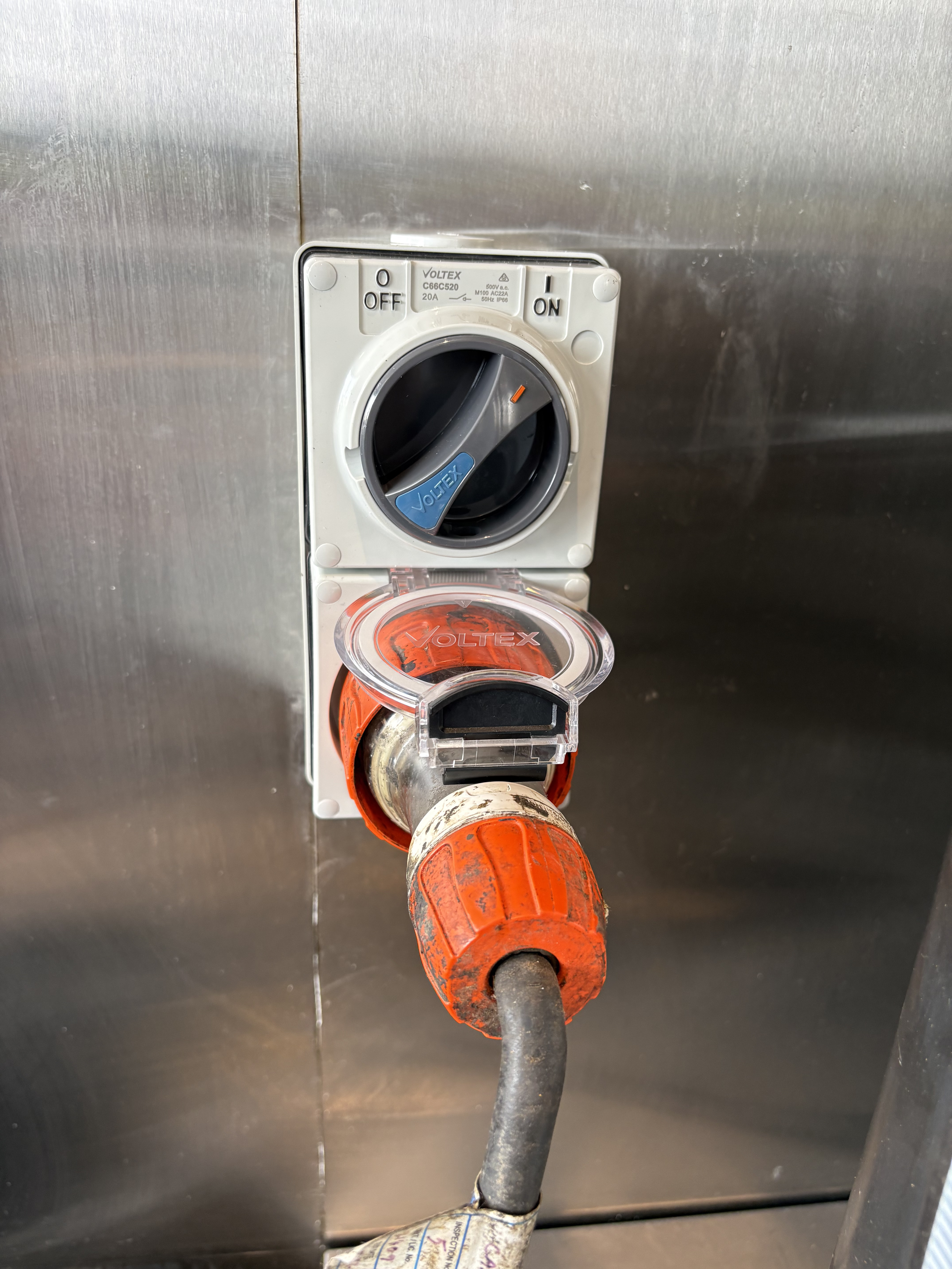 3-Phase Power Outlet